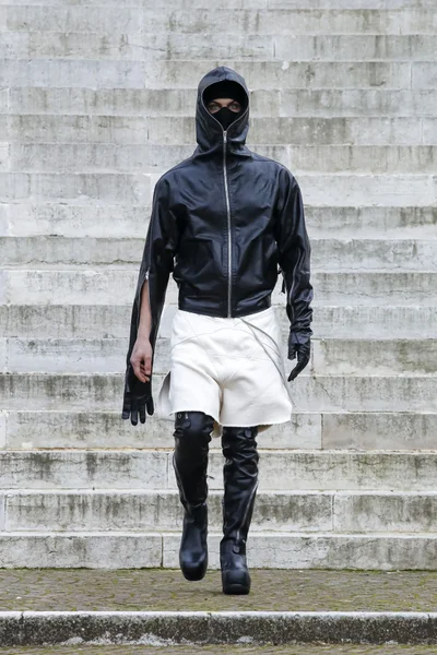 Look 9